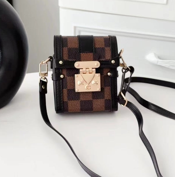 Samsung Galaxy Z Flip シリーズ用ストラップ付き LV 人気レトロレザー フォンバッグ