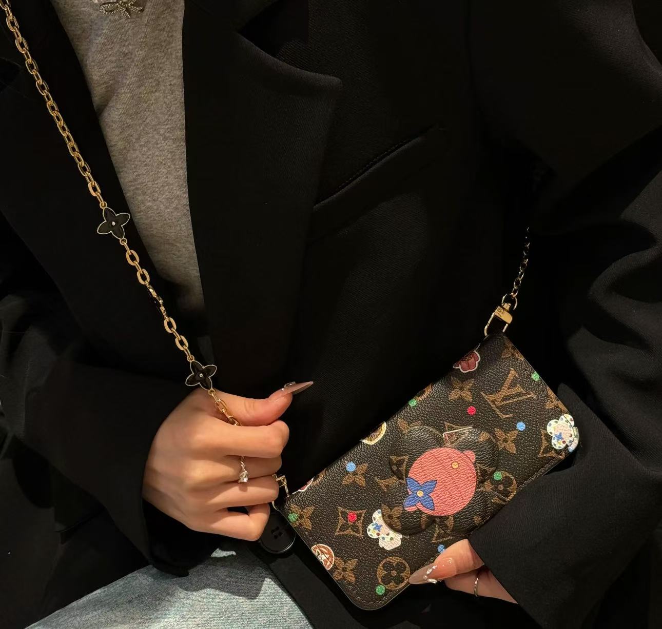 iPhone用高級LVフリップチェーン電話ケース