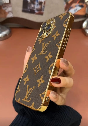 ゴールドの縁取りが施された新デザインのソフトラグジュアリー LV iPhone ケース