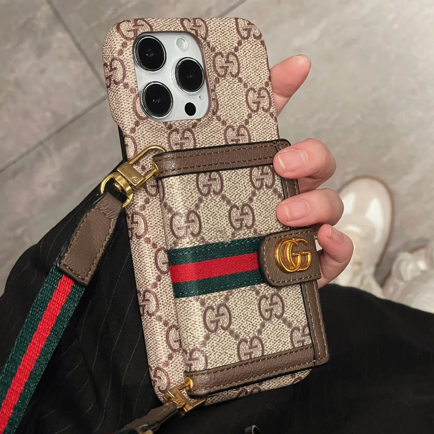 グッチ ラグジュアリー ストラップ カードホルダー レザー iPhone 用 携帯ケース