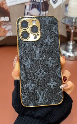 ゴールドの縁取りが施された新デザインのソフトラグジュアリー LV iPhone ケース