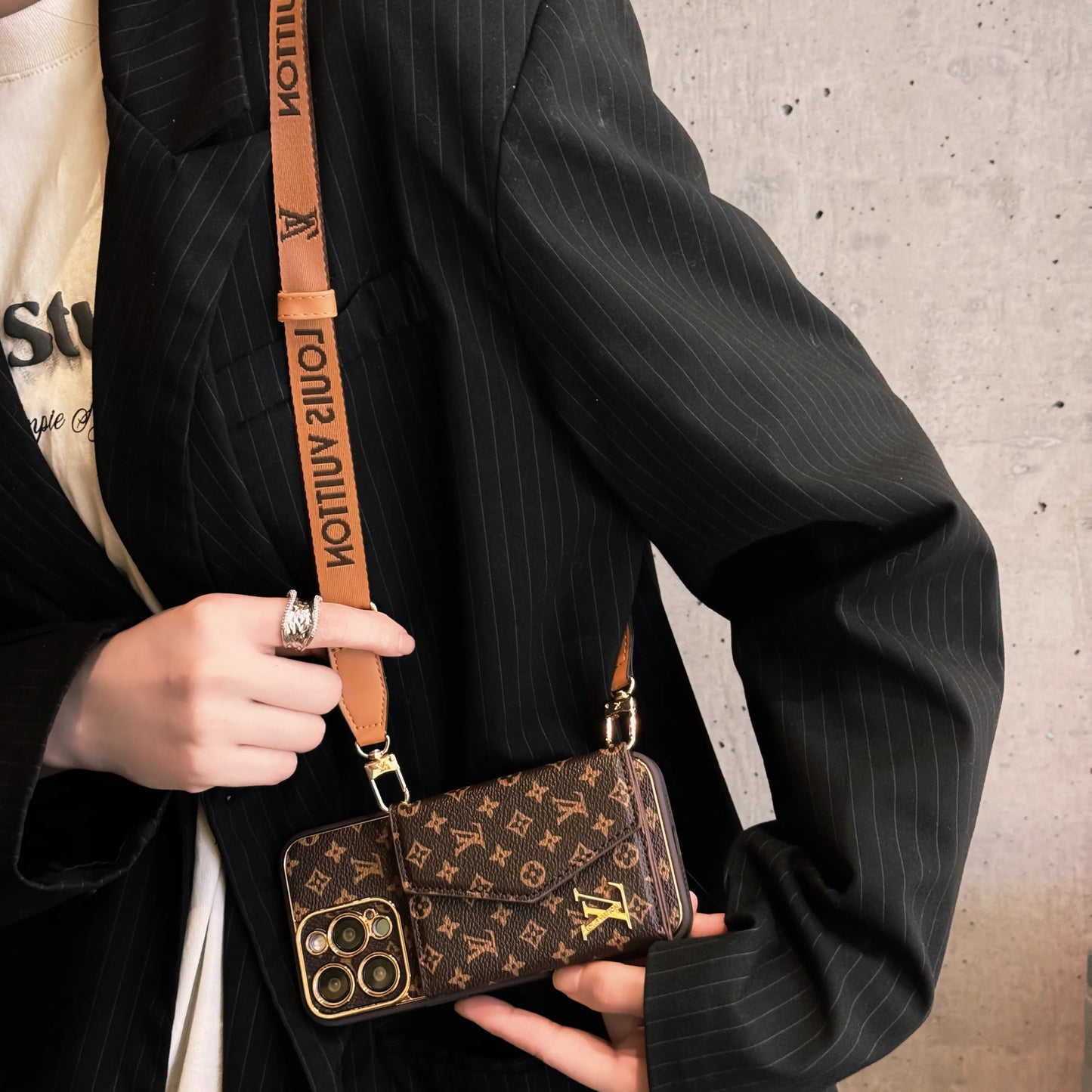 高級レザー iPhone ケース ウォレットとストラップ付き ブラウン