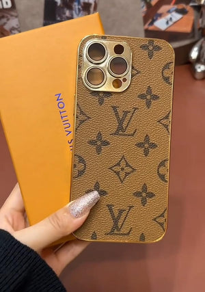 ゴールドの縁取りが施された新デザインのソフトラグジュアリー LV iPhone ケース