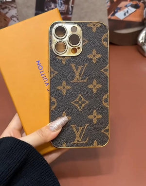 ゴールドの縁取りが施された新デザインのソフトラグジュアリー LV iPhone ケース