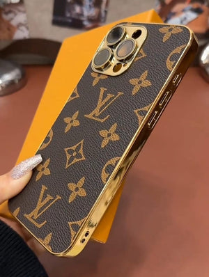 ゴールドの縁取りが施された新デザインのソフトラグジュアリー LV iPhone ケース